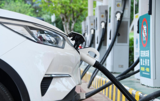 国际能源署：今年全球电动汽车销量将增长35%，中国领跑占全球销量60%