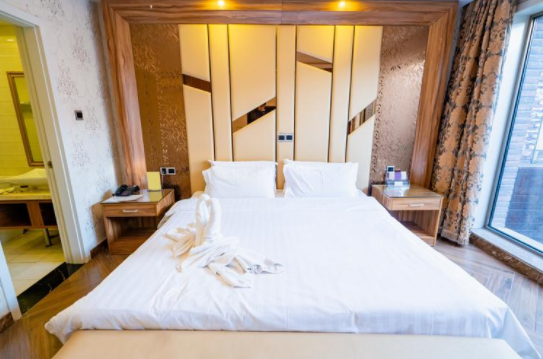 酒店房价大涨带火旅游股，基金经理提醒谨防行情“一日游”