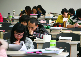 考研后遗症有多大？考试难度越大就代表考生越努力？