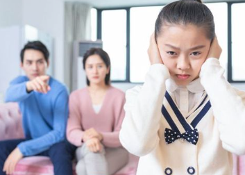高中叛逆期的女孩应该怎么办？父母该怎么做？