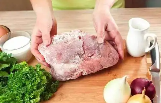 回冰肉可以吃吗?冻肉化冻后可以再放进冰箱吗?