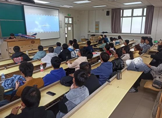 30年没评职称却成副教授？看看学校怎么说！