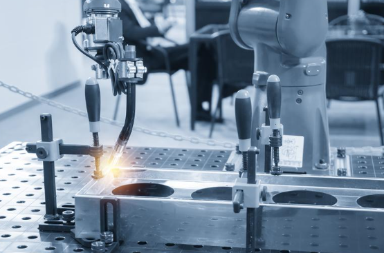 全球市场竞争加剧，国产工业机器人亟待发力