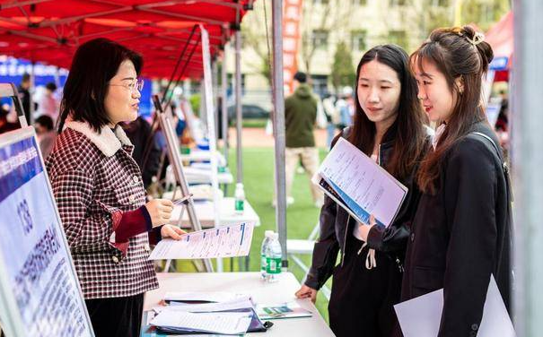 北京十项行动助力毕业生就业创业 全年招聘会不少于300场