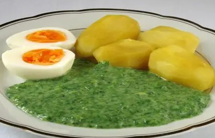 长痤疮了，饮食上要注意什么如何调节痤疮