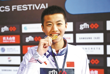 世界泳联花样游泳世界杯第三站揭幕,16岁北京小将夺双冠