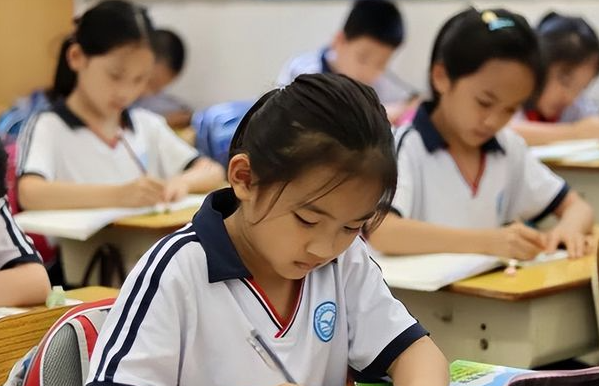 教育部发布通知，学生双休变单休，周六仍需补课！