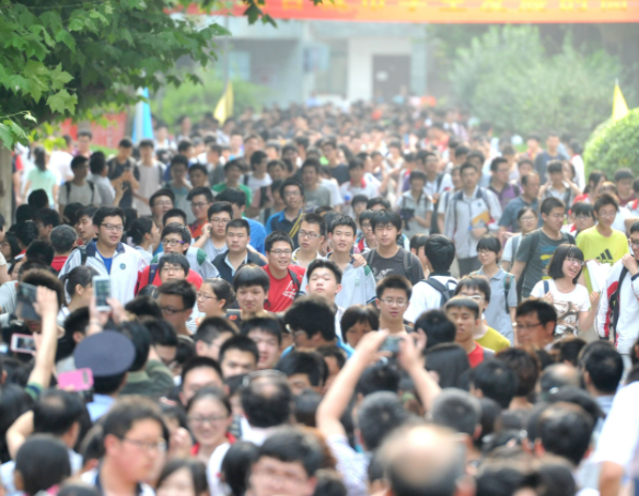 2023高考报名人数公布，如何有效提高学生的竞争力?