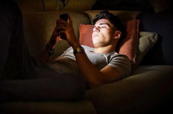 打电话时间过长也会导致血压问题?看看专家怎么说! 打电话时间过长也会导致血压问题?看看专家怎么说!