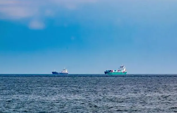 中国籍远洋渔船在印度洋中部海域倾覆，船上39人失联