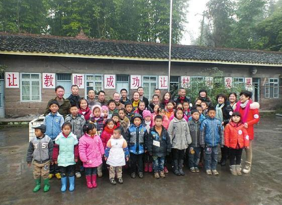 生源流失，教师流动频繁，村小普遍面临的问题该如何解决？