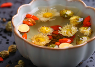 三伏天喝什么茶好呢？三伏天又能吃什么食物呢？