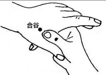 长期低头颈椎疼,不妨试试点穴法缓解! 长期低头颈椎疼,不妨试试点穴法缓解!