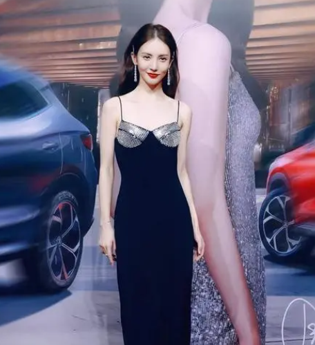 金晨的H腰怎么穿收腰裙?直板身材这么穿工装风收腰裙!