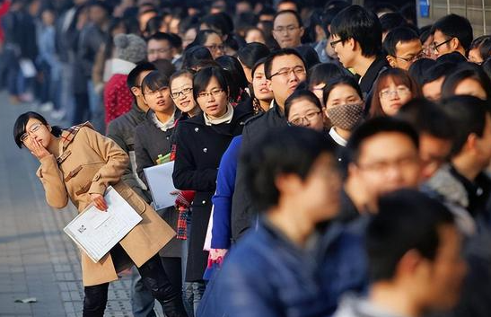 全国16-24岁青年失业率为20.4%,首次突破20%，创历史新高！