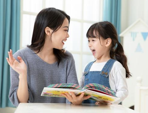 帮助孩子建立自我比识字更重要，父母可以这样做