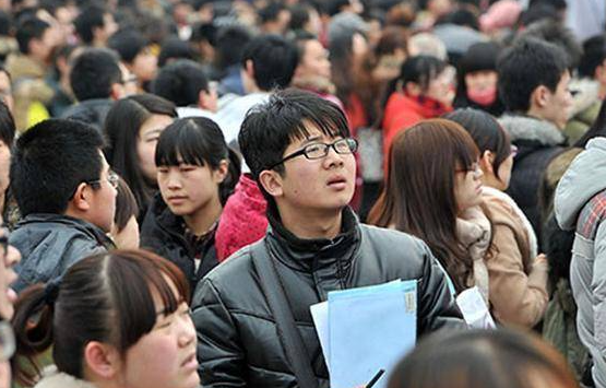 全国16-24岁青年失业率为20.4%,首次突破20%，创历史新高！