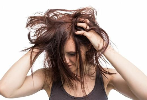 为什么头发总是毛躁打结？该如何处理？