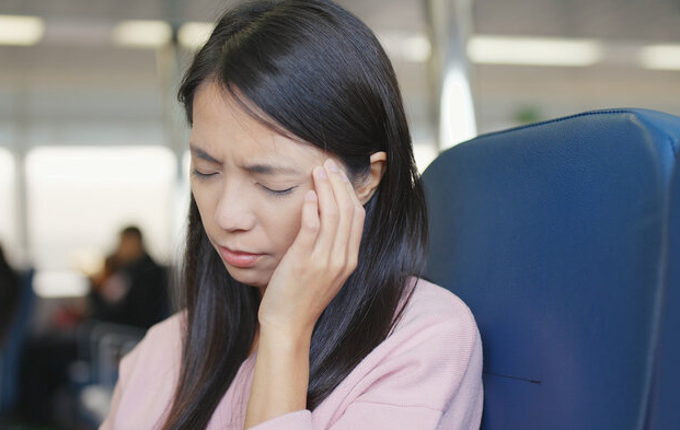 坐高铁为啥不晕?哪些行为会加重晕车?