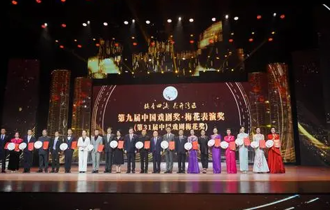 何赛飞回应“痛斥梅花奖”，何赛飞怒批戏曲行业现状