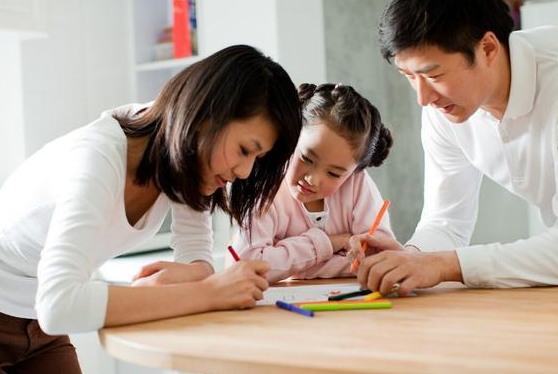 网上利用虚假信息煽动放大“教育焦虑”现象频发，最终目的是赚钱！