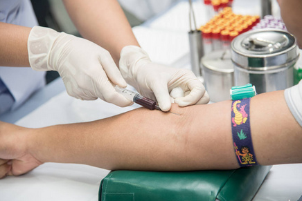 为什么一去医院看病,总是抽那么多管血? 为什么一去医院看病,总是抽那么多管血?