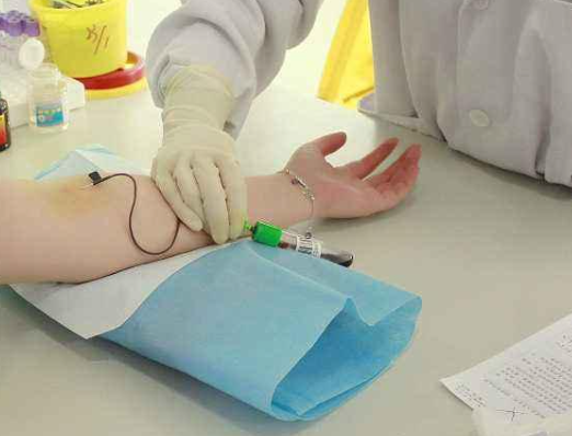 为什么一去医院看病,总是抽那么多管血?