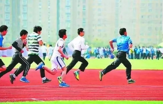 江西南昌一高校学生体育课猝死，学校自称无过错！