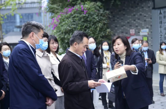 全国中小学新时代劳动教育论坛举行，引导孩子牢固树立劳动观念！