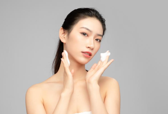 夏天脸容易出油是什么原因导致的?如何控油? 夏天脸容易出油是什么原因导致的?如何控油?