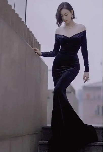 杨幂最新鱼尾裙好漂亮的身材(鱼尾裙怎么穿才是括号臀呢) 杨幂最新鱼尾裙好漂亮的身材(鱼尾裙怎么穿才是括号臀呢)