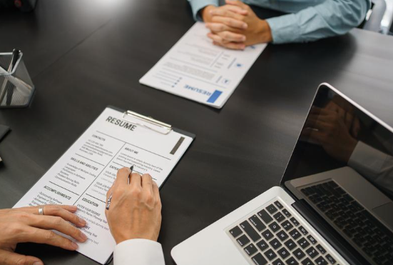 求职不成反背债，培训贷骗局亟待整治