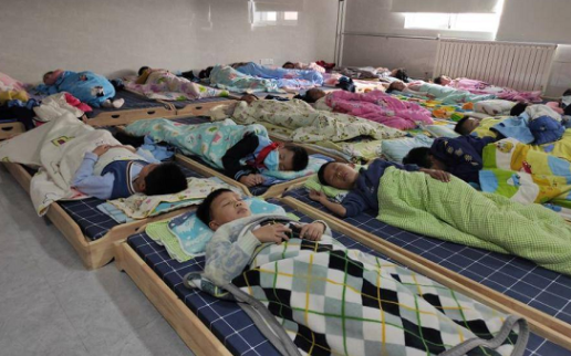 人大代表建议：中小学生应延长午休时间，增加半个小时！