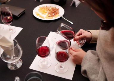 女人喝红酒有哪些好处?女人喝红酒的八大好处 女人喝红酒有哪些好处?女人喝红酒的八大好处