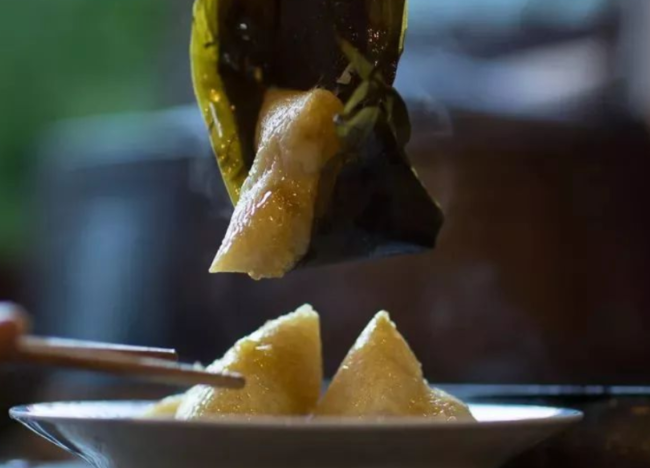灰汤粽是用草木灰做的粽子吗?温州特色粽子灰汤粽好吃吗?