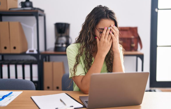 患了抑郁症该怎么办？抑郁症有什么表现？