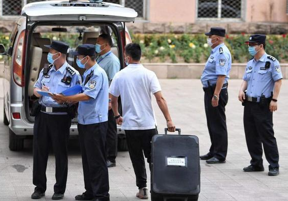 高考试卷押运比运钞严格 每一批试卷都配备了智能试卷追踪系统