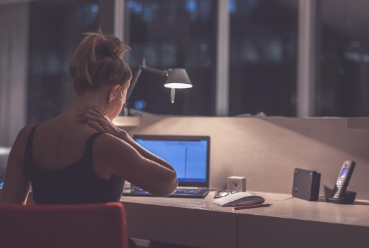 都知道熬夜对身体伤害大，具体有哪些伤害呢？