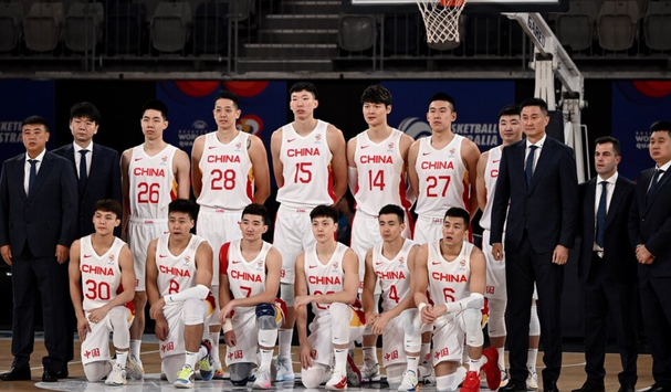 中国篮协对外公布最新一期的18人集训大名单,最大为后线