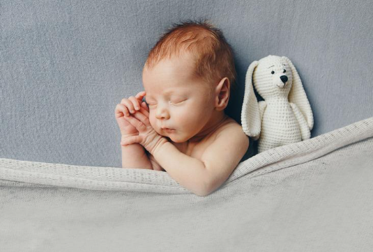 新生儿肠绞痛怎么办(缓解新生儿肠绞痛应该这样做)