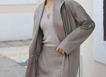 职场女性怎么穿？建议穿日系风，简约洋气又遮肉显瘦