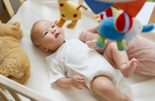 新生儿脸上有小红点是湿疹吗（湿疹的症状有哪些）