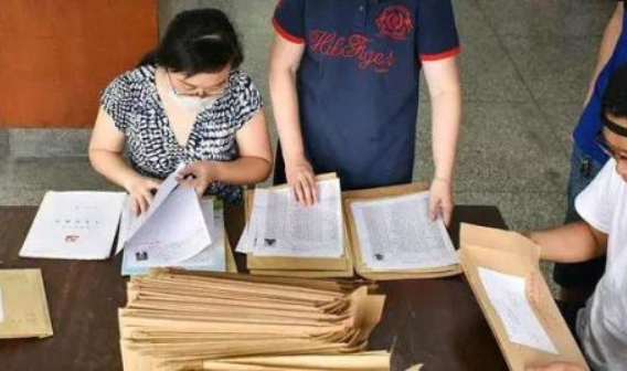 千万不要随意私拆学生档案(私拆学生档案有啥危害)