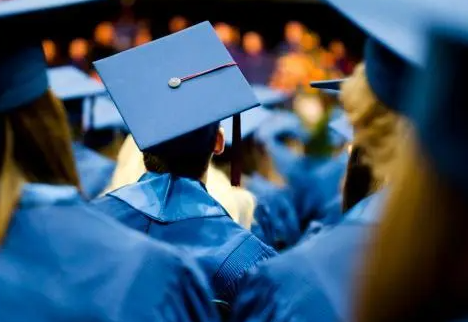 学历歧视是社会进步的绊脚石，打破学历歧视呼唤公平与机会