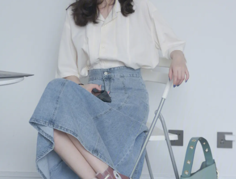 夏季穿衣有讲究，该如何巧妙搭配服装的颜色