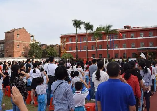 石碣序伦小学:让每个孩子都成为闪耀的小星星 石碣序伦小学:让每个孩子都成为闪耀的小星星