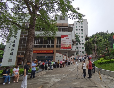 虎门中心小学是公立小学吗（虎门中心小学排名多少）