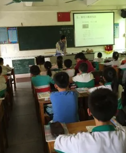 万江艺林小学安全管理：守护孩子成长的堡垒