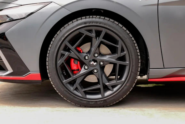 新款伊兰特N Line亮相街头 23款伊兰特N Line亮外观有哪些升级？