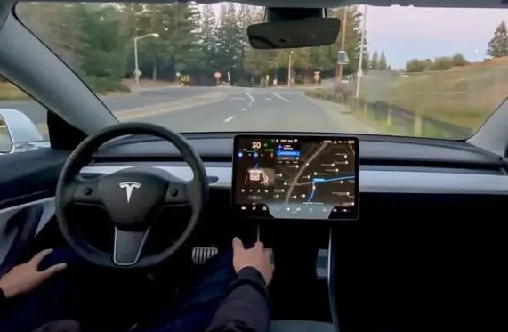 特斯拉汽车支持苹果Siri控制 特斯拉Ap最新4.24.0更新了啥？